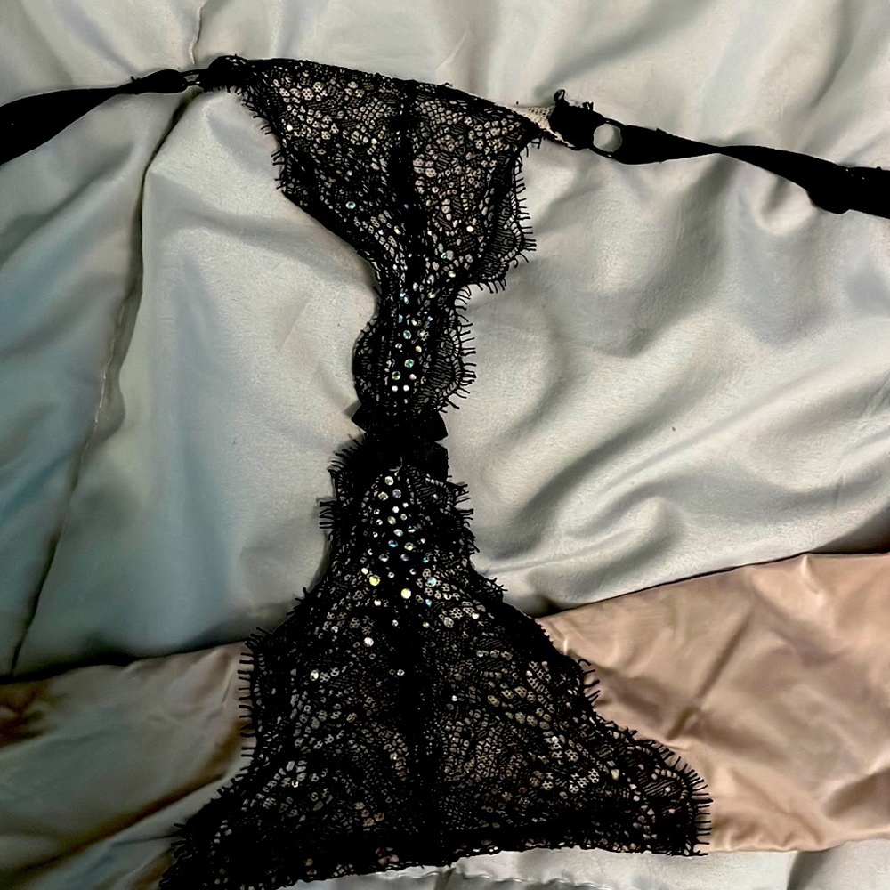 Women’s front clasp bra